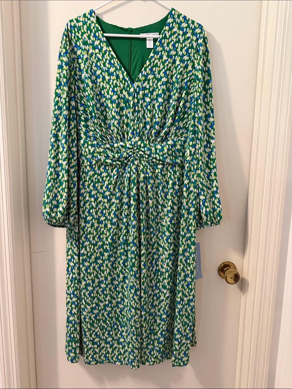 NWT London Times Woman V-Neck Long SleeveDress in Green Multi-Spot sz 18W